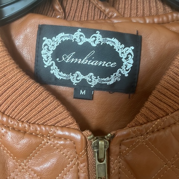 Ambiance Women's Bomber Style Quilted Jacket Faux Leather sz M - Picture 3 of 9